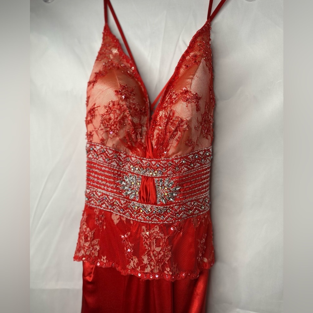 Tony Bowls Red sequined gown size 8